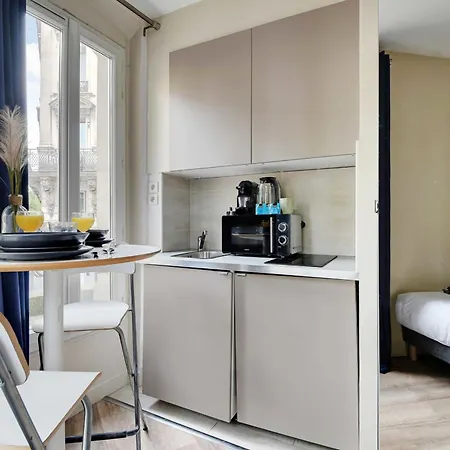 Charming Studio Boulevard Magenta *