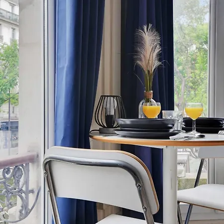 Charming Studio Boulevard Magenta